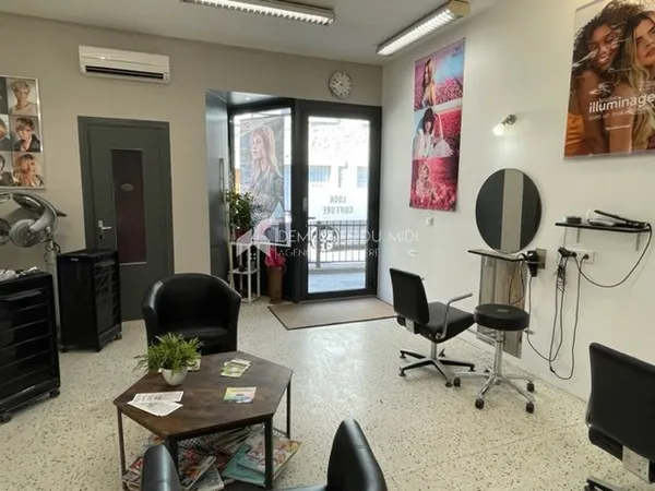Quissac, beau salon de coiffure en centre ville.