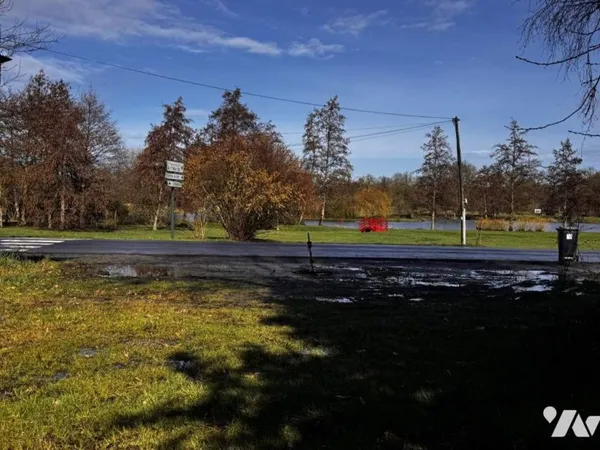 Terrain 599 m²