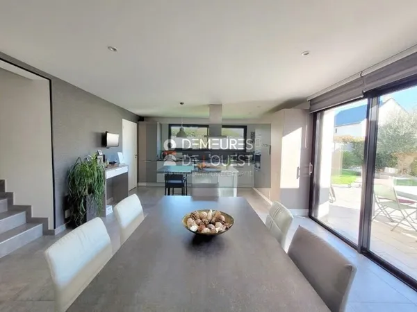 Maison contemporaine - 5 pièces - 3 chambres - 139 m2 - gara