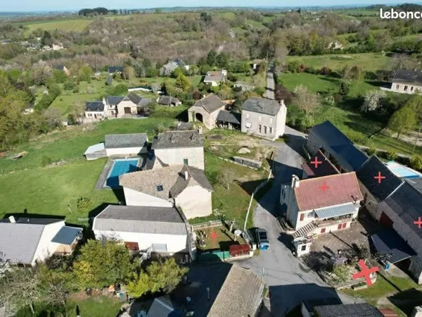 Maison familiale 99 m2 avec grange en pierre 210 m2