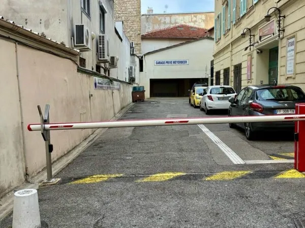 GARAGE FERME Rue Meyerbeer