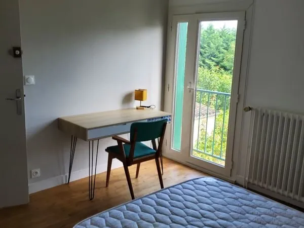 Chambre meublée avec salle d'eau privative à Abi