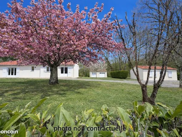 Propriété comprenant 2 maisons, garage, piscine. Idéal pour les amoureux de la nature