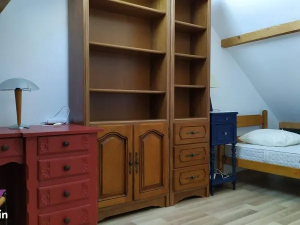 Chambre meublée mansardée chez l'habitant