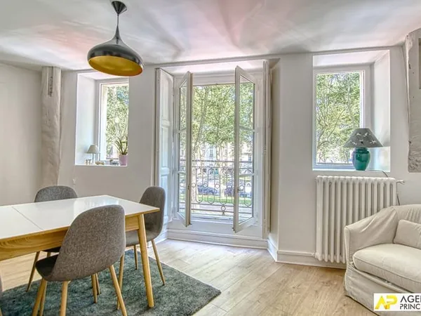 Versailles Notre-Dame Avenue de St-Cloud - Appartement 5 pièces de 95 m² situé au 2ème étage d'un im