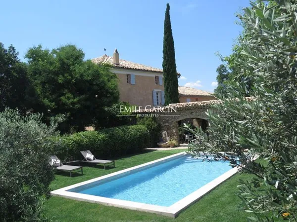 Maison & gîtes à Valensole . De 12 à 20 Couchages au Coeur de la Provence