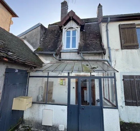 EXCLUSIVITE, maison 2 chambres, terrasse, jardin et dépendance en quartier historique.
