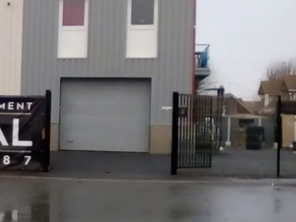 Local professionnel 200m²