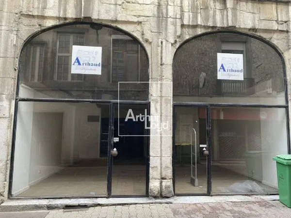 Local commercial 114 m²
