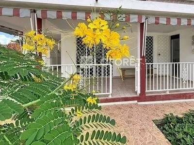 Un bas de villa à Sainte Rose 4 pièces 85 m2 Proche de toutes commodités