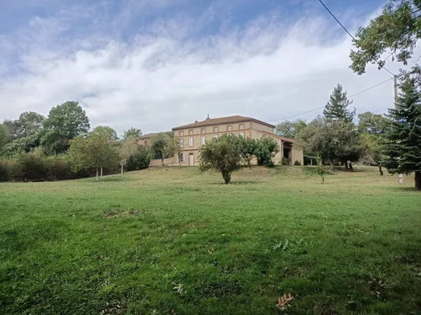 Maison 7 pièces 340 m²