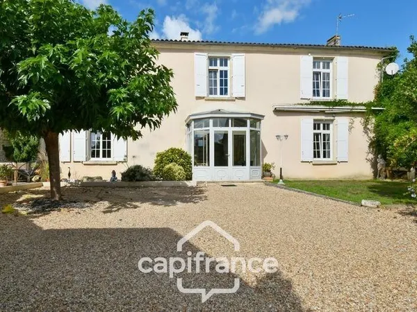 Maison 10 pièces 268 m²