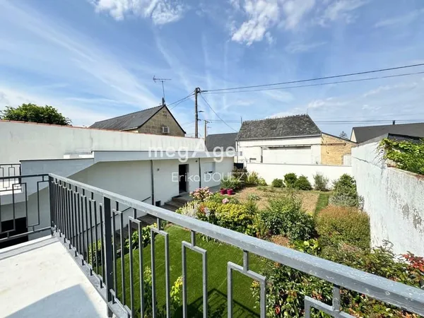 Maison rénovée 4 chambres combles annexes jardin garage