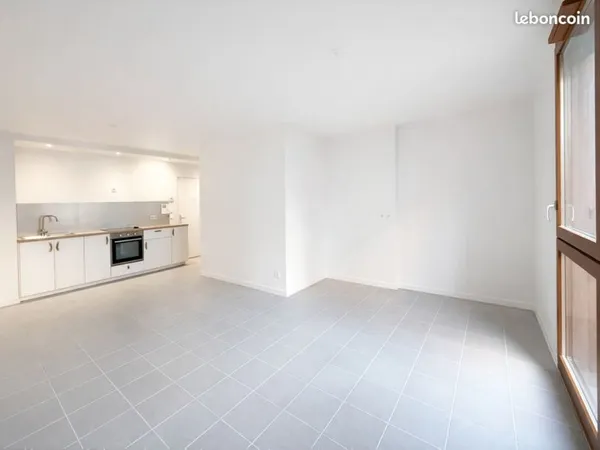 T4 lumineux 71 m² rénové - 3 chambres - loggia - garage box - résidence récente avec ascenseur - rue