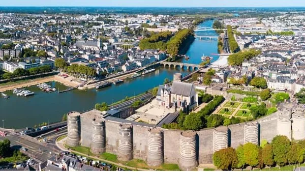 Angers appartement type 6 avec loggias et parking