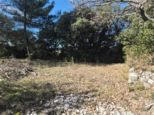 Terrain 804 m²