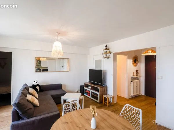 T3 meublé 56m² - Balcon - 10e étage - RER D Vert de Maisons - 1 300