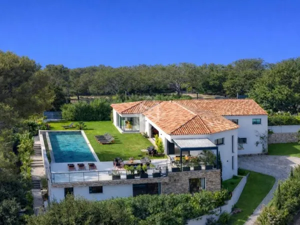 Villa haut de gamme neuve - plage à pieds - Domaine privé