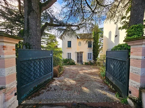 Maison Bourgeoise 7 pièces sur parcelle 1638 m² CREPIEUX