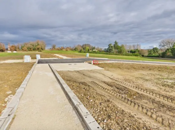 TERRAINS VIABILISES A PARTIR DE 438M2. IMMOCENTER BOURG DE P