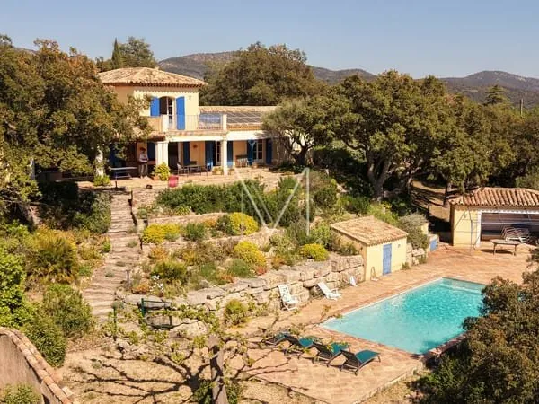 VILLA PROVENÇALE, VUE EXCEPTIONNELLE , PISCINE ET DÉPENDANCE