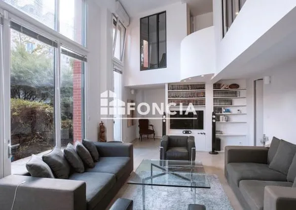 Appartement loft dans une copropriété sécurisée