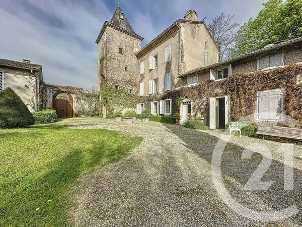 Maison 699 m²