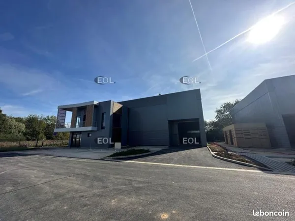 Local bureaux 781 m²