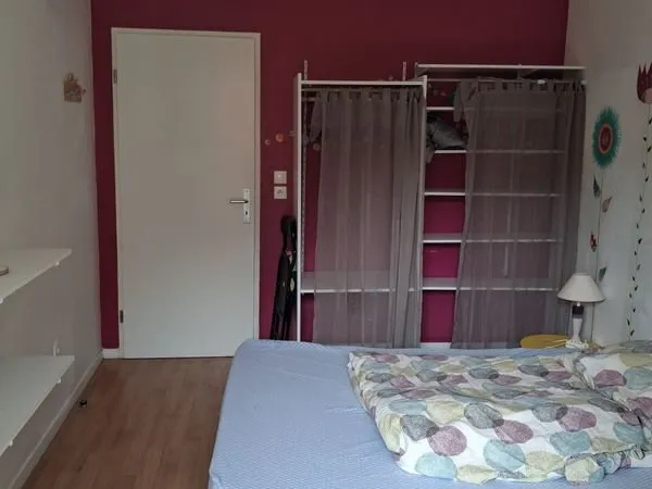 Chambre a louer pour exclusivement pour femme