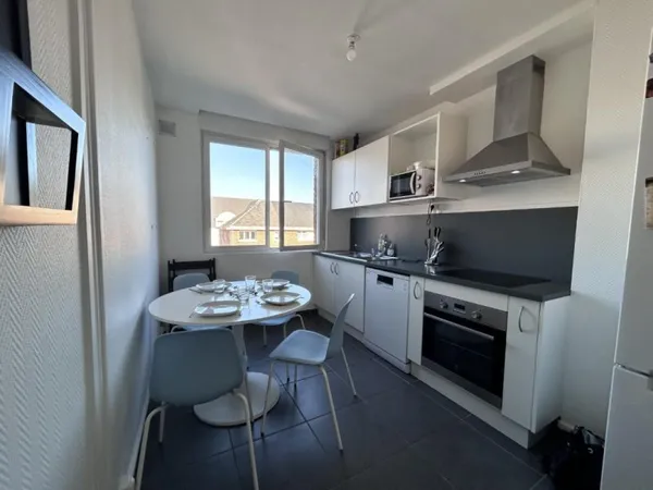 Grande chambre toute équipée à proximité du Beffroi