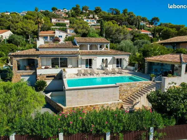 Villa 8 pièces 225 m²