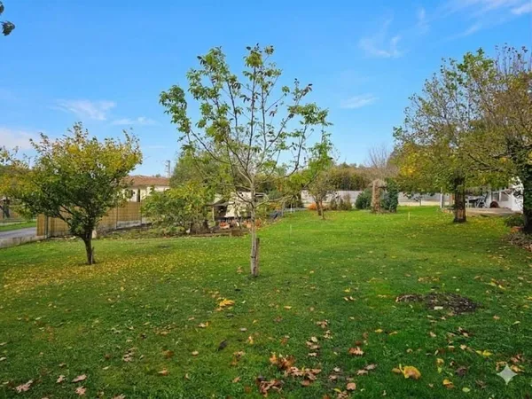Terrain à bâtir viabilisé entre la Brède et Villenave d'Ornon