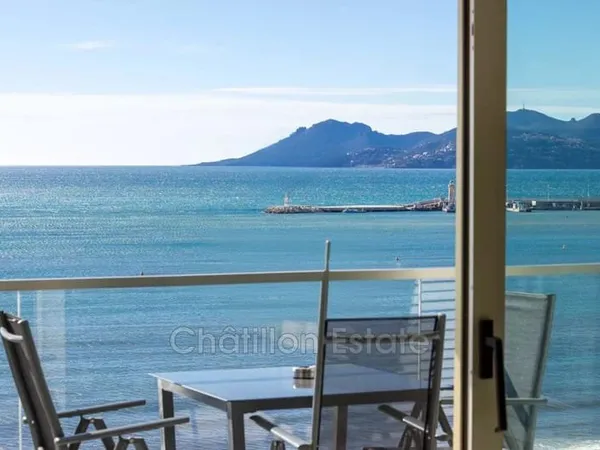 Carré d'Or, Front de mer CROISETTE 4 PIÈCES Rénové 110 m² -