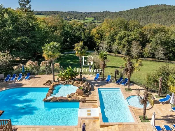 À VENDRE Village Loisir de 14 Gîtes avec deux maisons d'habitations - LARZAC - SURFACE HABITABLE 906
