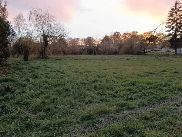Terrain constructible à NUEIL LES AUBIERS