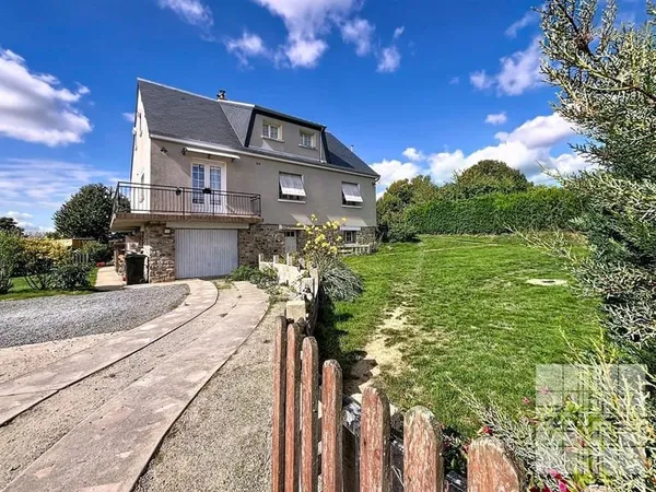 Pavillon Familial de 4 chambres avec Piscine et Vue sur la Campagne