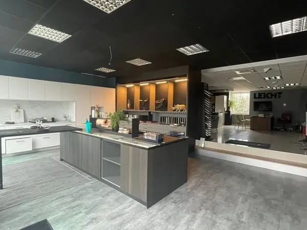 Local commercial 2 pièces 108 m²