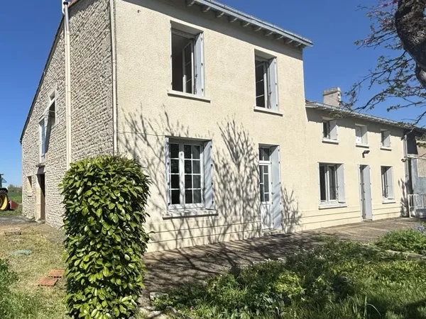 Maison 3 chambres à raffraichir + hangar et étable