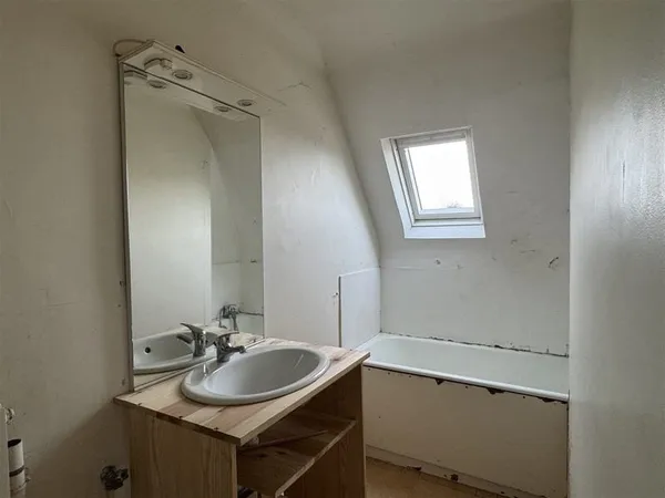 Situé au coeur de la ville de Vimoutiers, cet appartement à