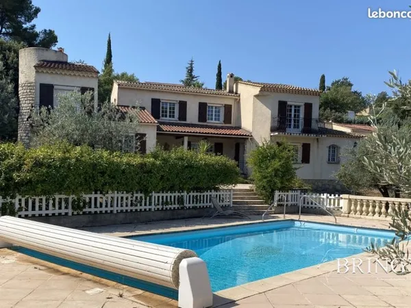 Villa 9 pièces 181 m²