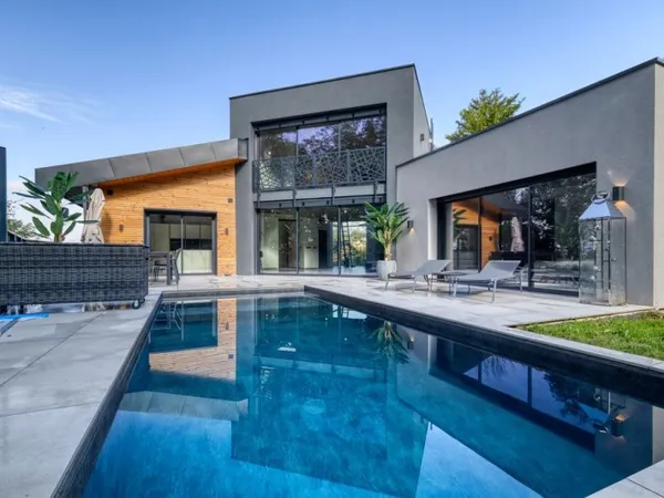 Villa 7 pièces 308 m²