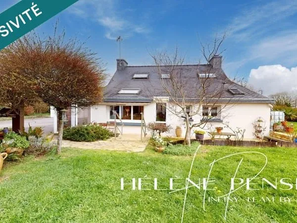 Maison 2 chambres, avec garage, carport, cabanon, le tout sur un joli jardin clos de 476 m².