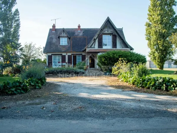Maison familiale de 159m² environ à Saint-Branchs - A VISITER SANS TARDER !!!
