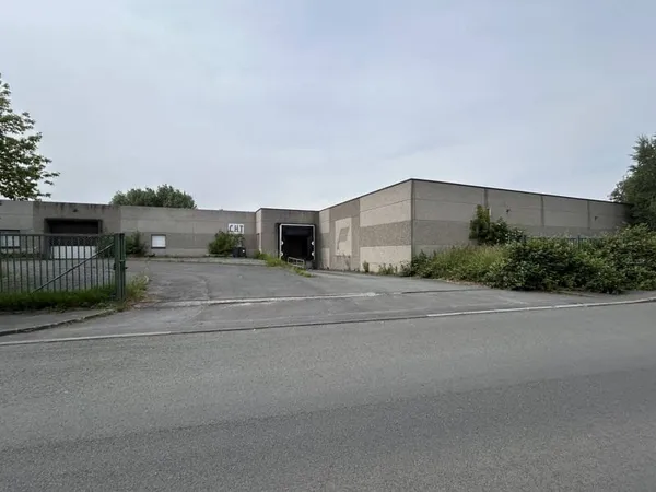 Local d'activité 2013 m²