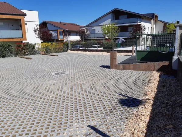 place sur parking extérieure sécurisée