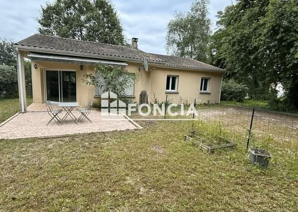 Maison familiale de 125 m² avec grand terrain arboré - Montendre