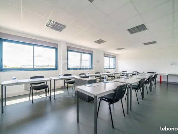 Bureau et espace de travail Location Tomblaine 1p 43m² 595€