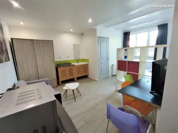 Studio meublé disponible - Résidence calme, proche métro Charles de Gaulle et Grand'Place