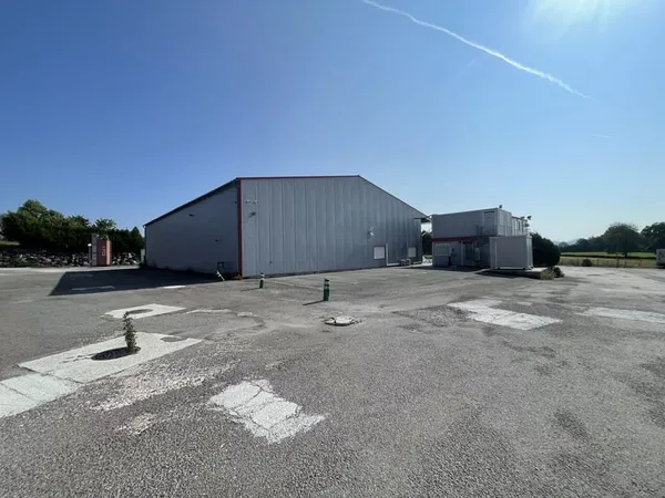 Vente ensemble immobilier, bâtiment de 700 m2 + pavillon sur