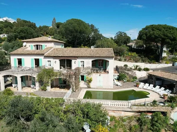 Villa 8 pièces 300 m²